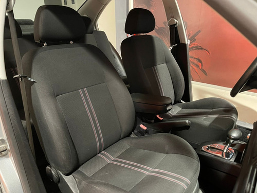 Imagen 10 de 14 de Volkswagen Jetta Clasico Cl Team 2013