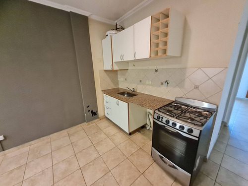 Imagen 4 de 16 de Departamento 2 Ambientes Venta Moron 2 Cocheras