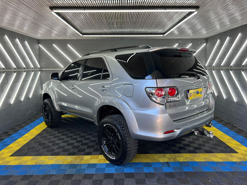 Toyota Hilux SW4 Hilux SW4 SR 4x2 2.7/ 2.7 Flex 16V Aut.