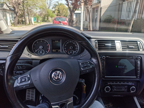 Imagen 8 de 13 de Volkswagen Vento 2.5 Luxury 170cv 2011