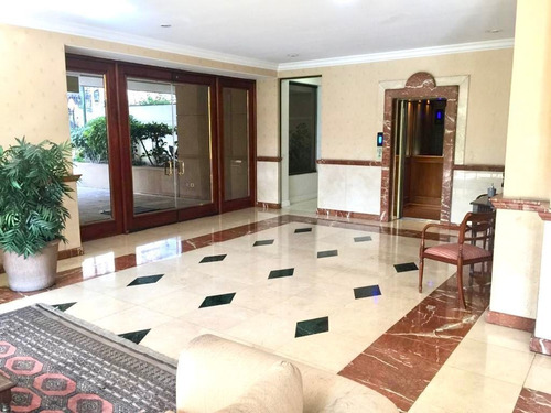 Increíble Y Amplio, Ubicado En Elegante Edificio En Vitacura