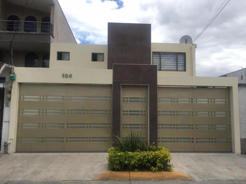 Casa En Venta En Valle Dorado