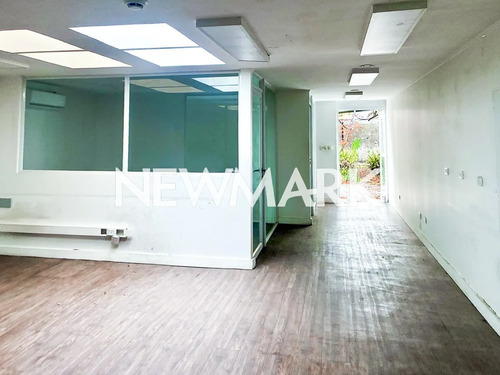 Amplia Propiedad Comercial En Arriendo