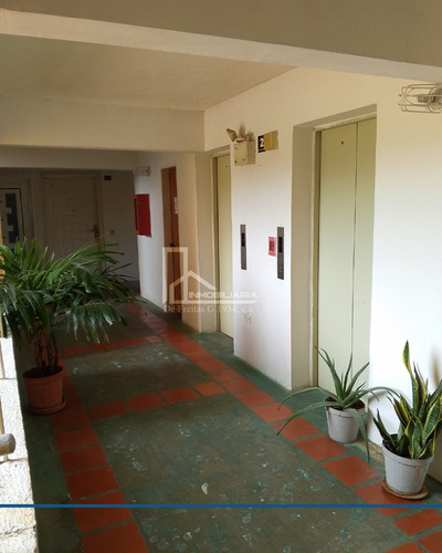 Apartamento En La Urbanización Bosque Real, Conjunto Residencial Los Pinos, Charallave.
