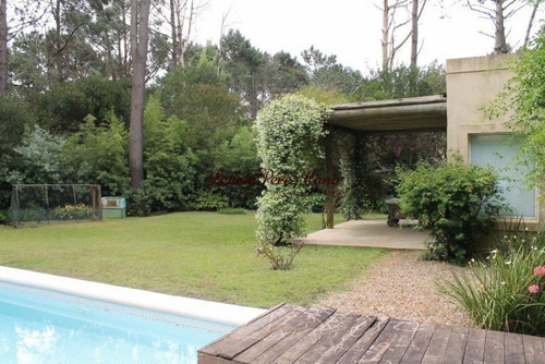 Venta Casa En Laguna Blanca , Manantiales 4 Dormitorios - Ref: 18844