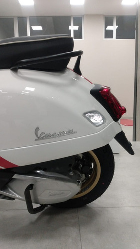 Imagen 6 de 22 de Vespa Gts 300 Racing Sixties -palermo Bikes-
