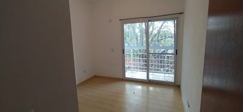 Venta Departamento 2 Amb En Excelente Estado. Ubicado En Calle San Luis Nº 1431 E/ O´higgins Y Martin Rodriguez.