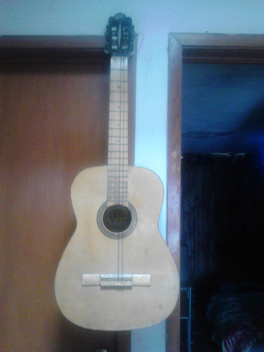 Guitarra Acustica Marca Gillo Usada En Buenas Condiciones.