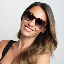 Comprar Anteojos Sol Infinit By Pampita Jaen Carey Lente Gris Lente Gris Degrade ( SMK GRD ) Varilla Carey ( HAVANA ) Armazón Carey ( HAVANA ) Diseño Infinit By Pampita Jaen Carey Lente Gris Degrade