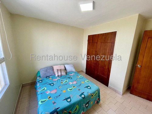 Hermoso Apartamento En Venta En Una De Las Zonas Mas Concurridas Al Este De La Ciudad,urb Club Hipico Las Trinitarias Barquisimeto - M -c -t- #// Monica Carrasquel, Rah Centro Occidente /*# Oportunida