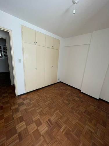 Imagen 2 de 9 de Vendo Departamento De 3 Dormitorios En Barrio Centro