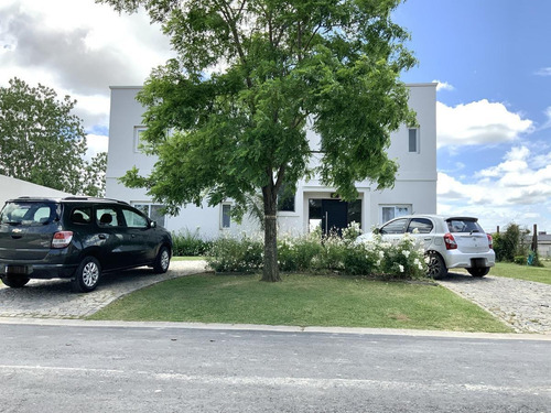 Imagen 4 de 27 de Casa 4 Dormitorios Dependencia - El Cantón