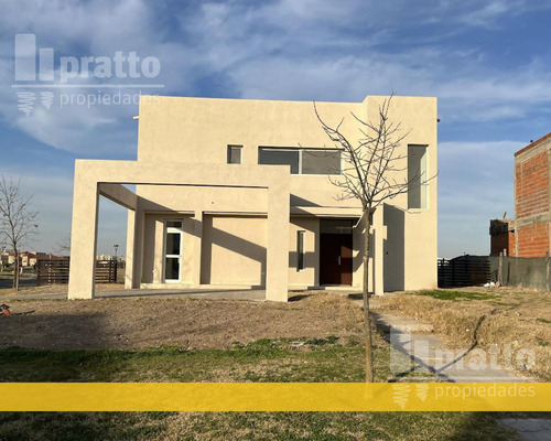 Casa En Venta De 3 Dormitorios En El Cantón Golf