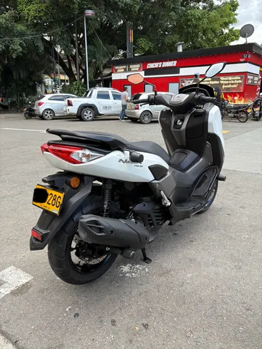 Yamaha N-max Connected