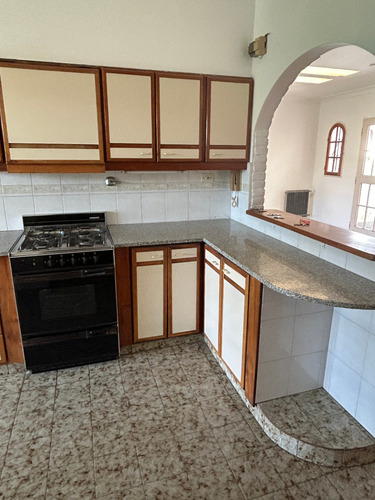 Venta Casa 4 Dormitorios Centro Sudeste Con Cochera