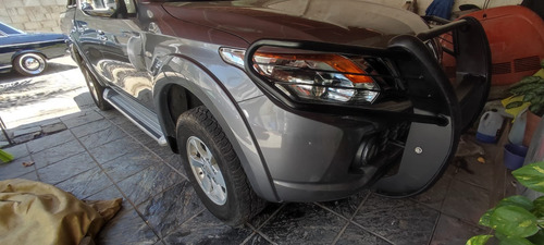 Mitsubishi L200 2.4 Cabina Doble 4x2 Mt