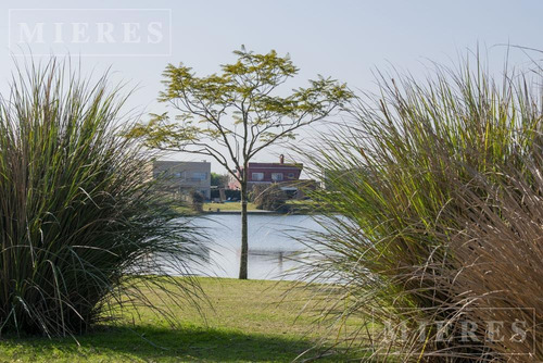 Imagen 4 de 8 de Lote En Venta En El Cantón Barrio Golf, A La Laguna