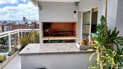 Imagen 14 de 14 de Espectacular Penthouse Con Muebles Franzini Y Sarmiento Inmediaciones De Pocitos Y Punta C. 3 Dormitorios Parrillero Terraza 30 Mts Gc12500 Edif. Con Calefaccion Vig 24 Hrs Y Sum 1 Gje Anuales Solo