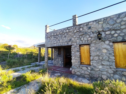 Imagen 6 de 21 de Casa De Piedra Con Vista Las Sierras