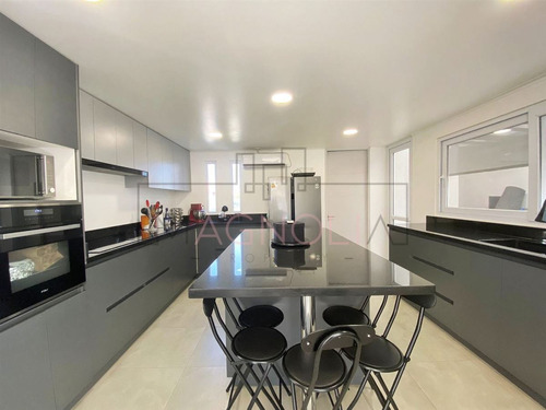 Casa En Arriendo De 5 Dorm. En Colina