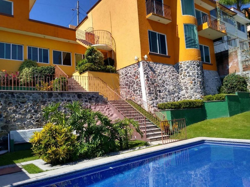 Casa En Venta Con Hermosa Vista Panoramica, En Hacienda Tetela, Cuernavaca Morelos.