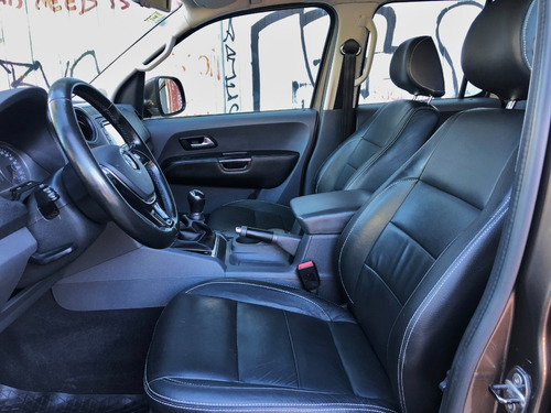 Volkswagen Amarok Highline - 4x2 - Manual - Permuto/financio