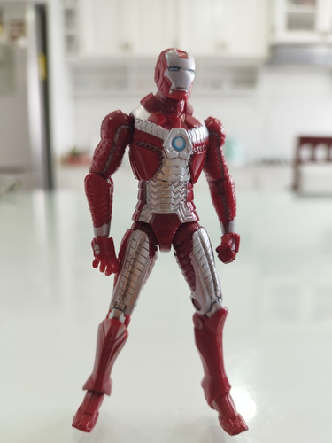 Iron Man Traje Clásico Marvel Universe Original Articulada 