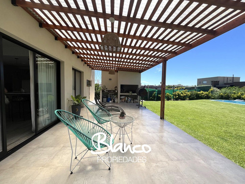 Casa En Alquiler En Pilar Del Este, Barrio Santa Elena, Pilar, G.b.a. Zona Norte