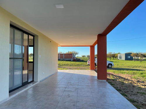 Imagen 10 de 30 de Casa 3 Dormitorios Y 2 Baños A Estrenar En Colón