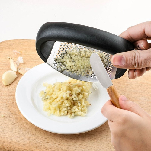 Imagem 4 de 5 de Espremedor Amassador De Alho Manual Em Inox Ergonômico