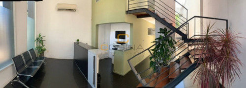 Edificio Corporativo En Alquiler, 9 Privados, 3 Baños Y 2 Patio - Canelones- Parque Rodó