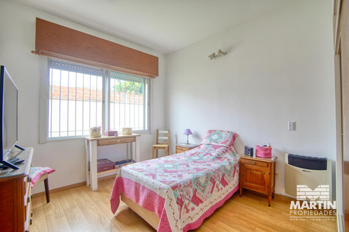 Casa 5 Ambientes, Suite, Playroom, Cochera X 2, Jardín Y Patio.