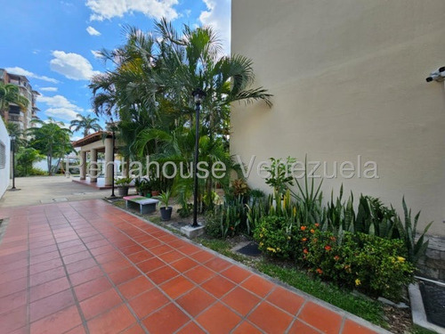 Apartamento En Venta Urb San Jacinto Edificio Con Piscina Y Bellas Áreas 25-12446 Hc