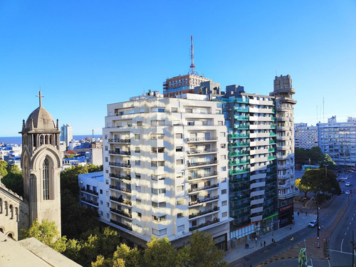 Venta De Oficina En Torre El Gaucho Piso 10 Luminosa!