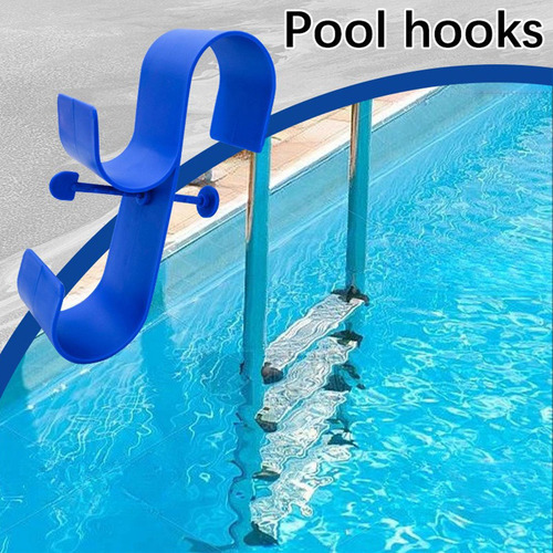 Colgilla De De La Piscina Junto A La Piscina De La Azul