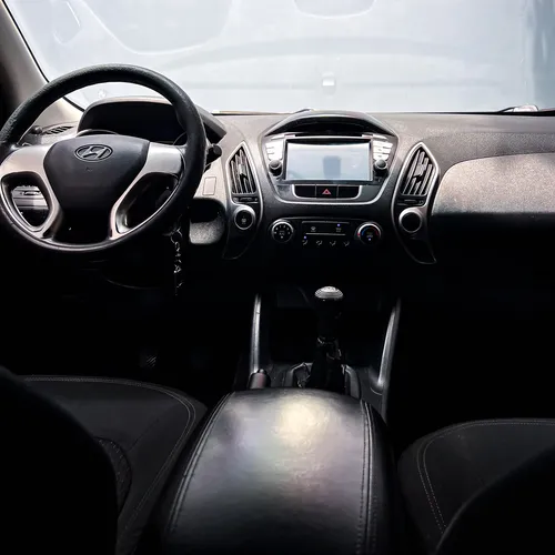 Hyundai TUCSON IX-35 GL 2.0