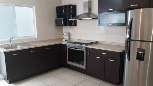 Casa Con Excelente Ubicación En Laguna De Santa Rita Del Bosque, Residencial Gran Morada, San Luis Potosí. Arf