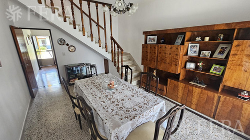 Venta De Casa De 5 Ambientes Con Cochera Y Quincho En Wilde