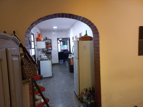 Flores Propiedades Vende Casa Esquina Barrio Modelo Sobre Av. America