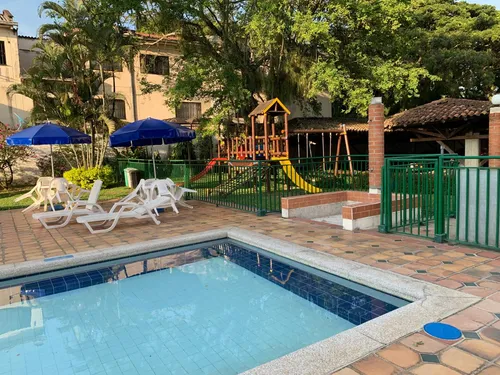 Venta Espectacular Apartameno Sur De Cali.barrio Quintas De Don Simon. Quinto Piso, Sin Ascensor. Parqueadero Propio Cubierto. 88 Mts.