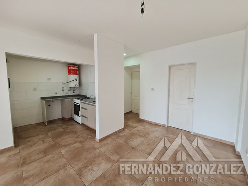 Imagen 9 de 18 de Departamento De 1 Amb. En Alquiler Al Frente Con Balcón. Sum Y Piscina