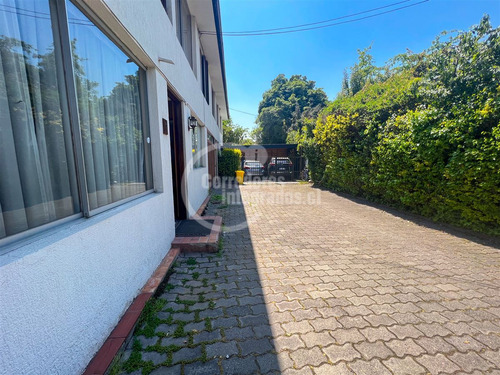 Casa En Venta De 4 Dorm. En Las Condes