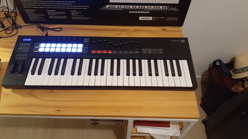 Controlador Midi Novation Launchkey 49 Mk3 De Poco Uso