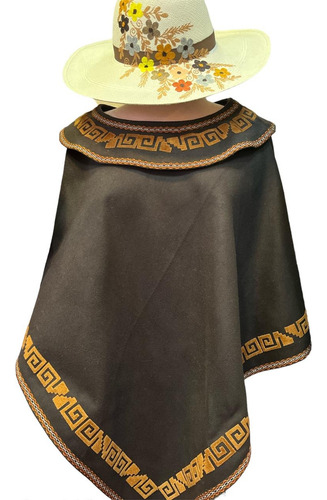 Poncho De Paño Con Apliques De Cuero