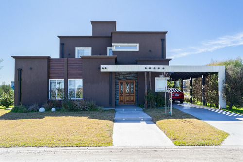 Casa 5 Ambientes En Venta En San Lucas A La Laguna