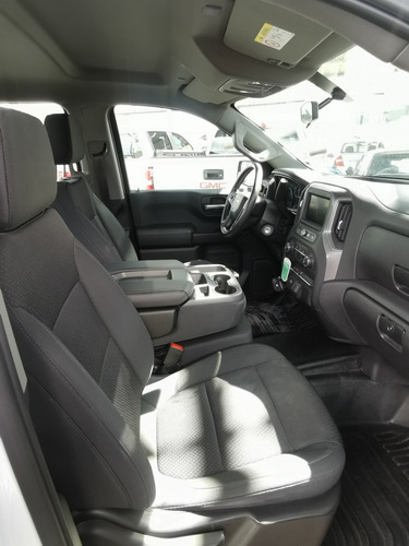 Imagen 7 de 13 de Chevrolet Silverado 2020 5.4 2500 Cab Dob Ls On Star 4x4 At