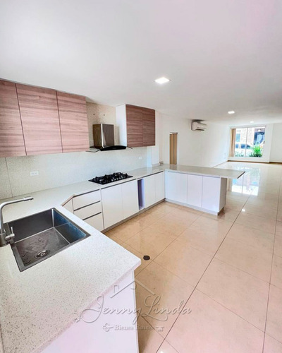 En Alquiler Townhouse De 180 M² Avenida Principal Del Castaño, Maracay Aragua