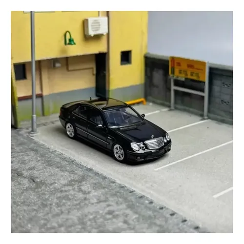Miniatura Mercedes Benz E63 W211 Sedan Preto Mk Model 1:64