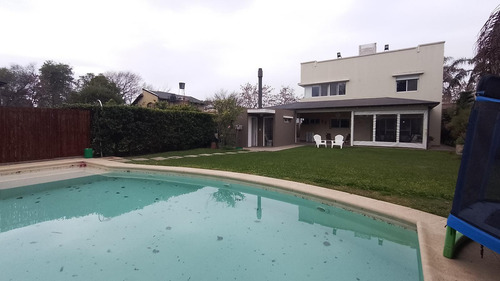 Barrio Los Dos Chinos, Funes, 4 Dormitorios, Pileta, Lote 525 M2, 197 M2 Cubiertos