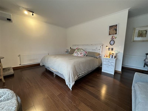 Casa En Venta 4 Dormitorios Como Nueva En Lo Barnechea